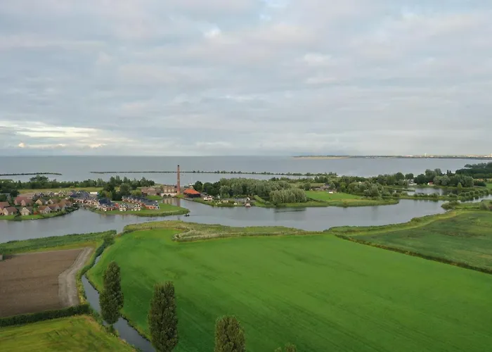 61 Aan Het Water * מדמבליק