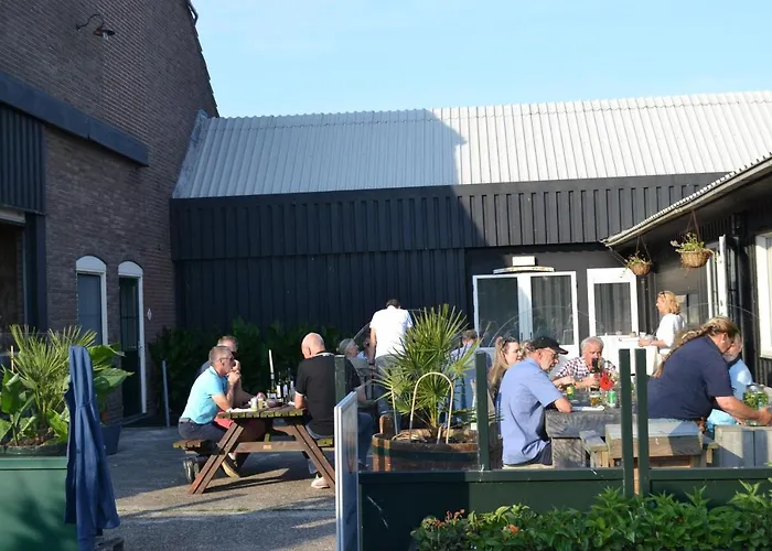 61 Aan Het Water מלון *