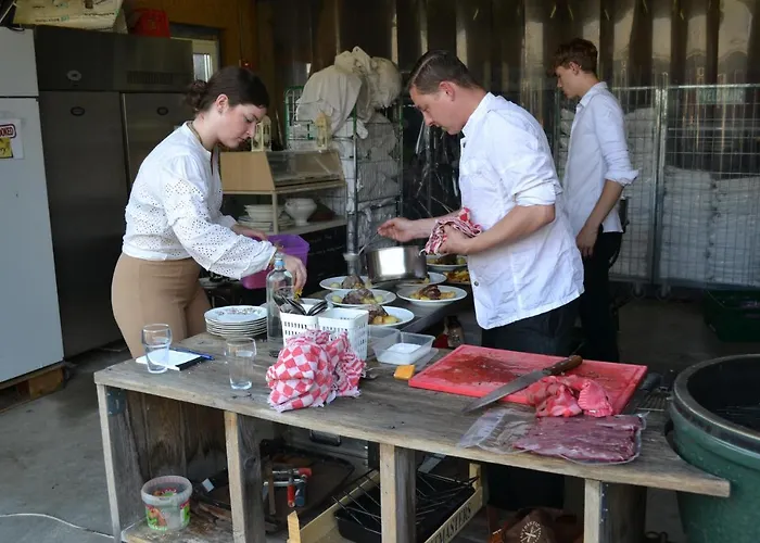 61 Aan Het Water מלון