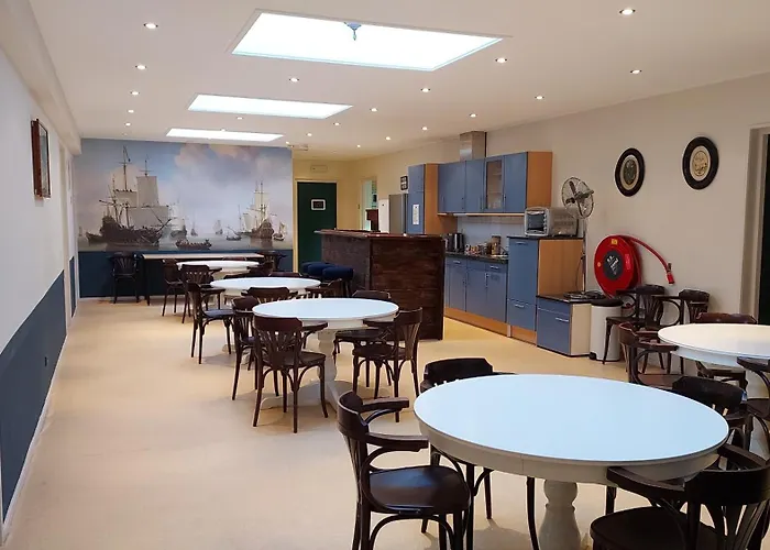 61 Aan Het Water מלון