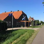 61 Aan Het Water Hotel
