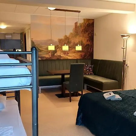 61 Aan Het Water Hotell *